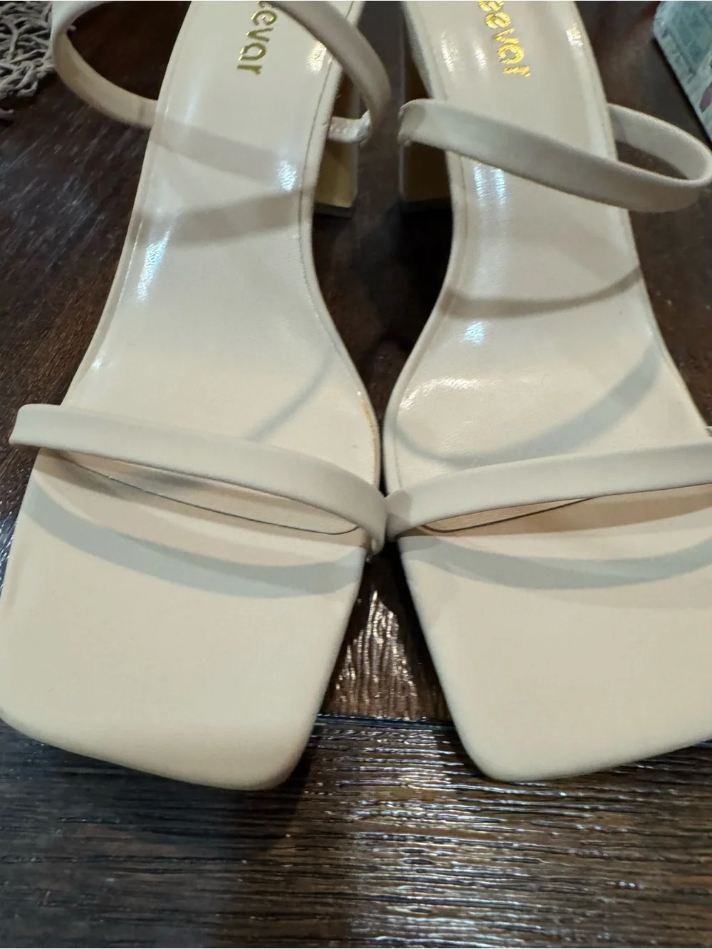 Leevor beige slide